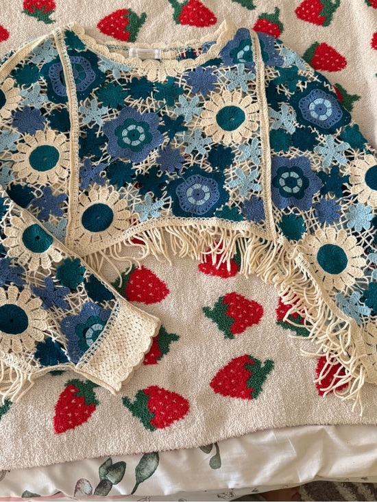 House of Harlow 1960 Tops - Crochet Floral Fringe Cropped Top in Cream, Teal & Blue